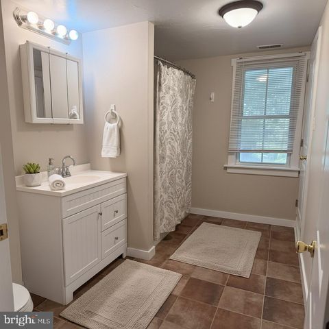 102 MAIN ST, Southampton, NJ 08088