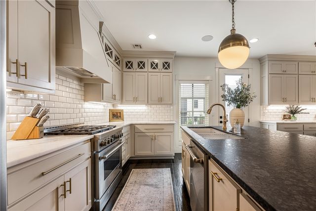 228 SE 2nd Street, Bentonville, AR 72712