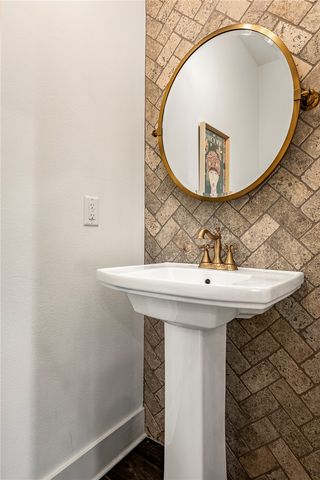 228 SE 2nd Street, Bentonville, AR 72712