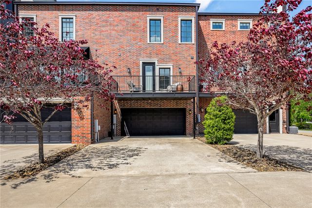 228 SE 2nd Street, Bentonville, AR 72712
