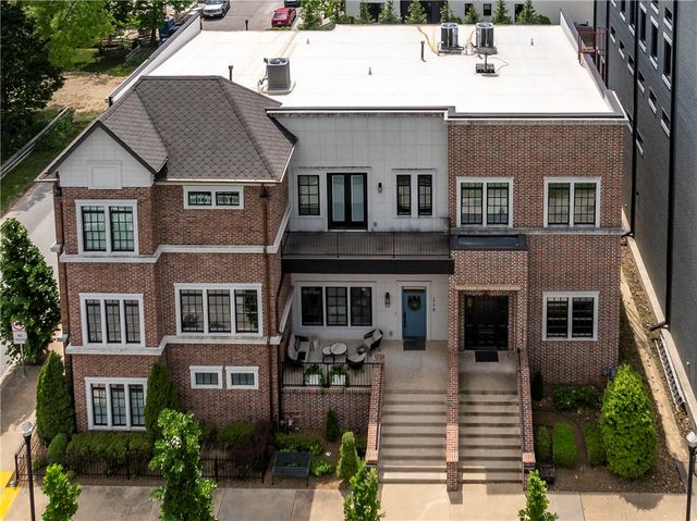 228 SE 2nd Street, Bentonville, AR 72712