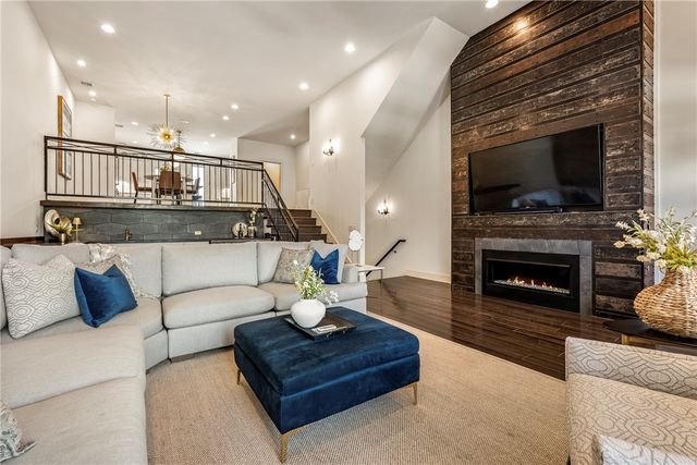 228 SE 2nd Street, Bentonville, AR 72712