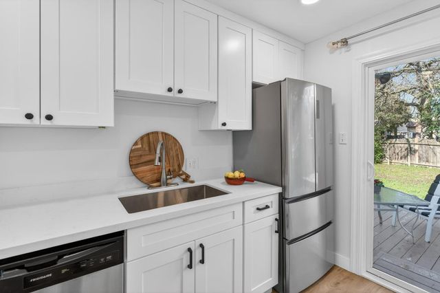 1501 Dickson St, Sacramento, CA 95822