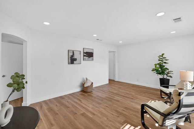 1501 Dickson St, Sacramento, CA 95822