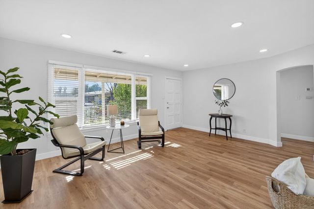 1501 Dickson St, Sacramento, CA 95822