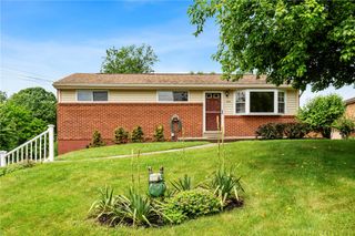 250 Burch Dr, Moon/crescent Twp, PA 15108