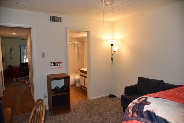 218 N Texas Boulevard 113, Denton, TX 76201