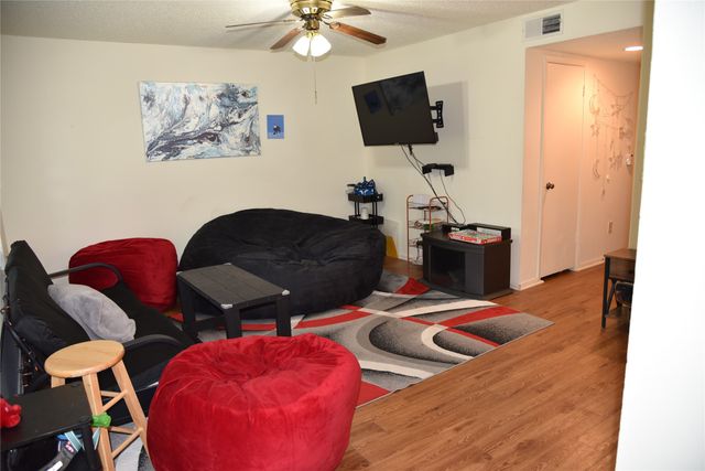 218 N Texas Boulevard 113, Denton, TX 76201