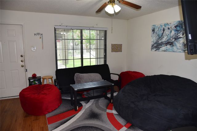 218 N Texas Boulevard 113, Denton, TX 76201