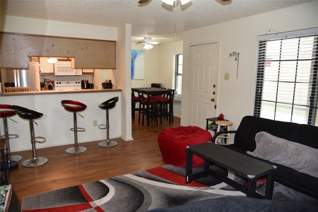 218 N Texas Boulevard 113, Denton, TX 76201