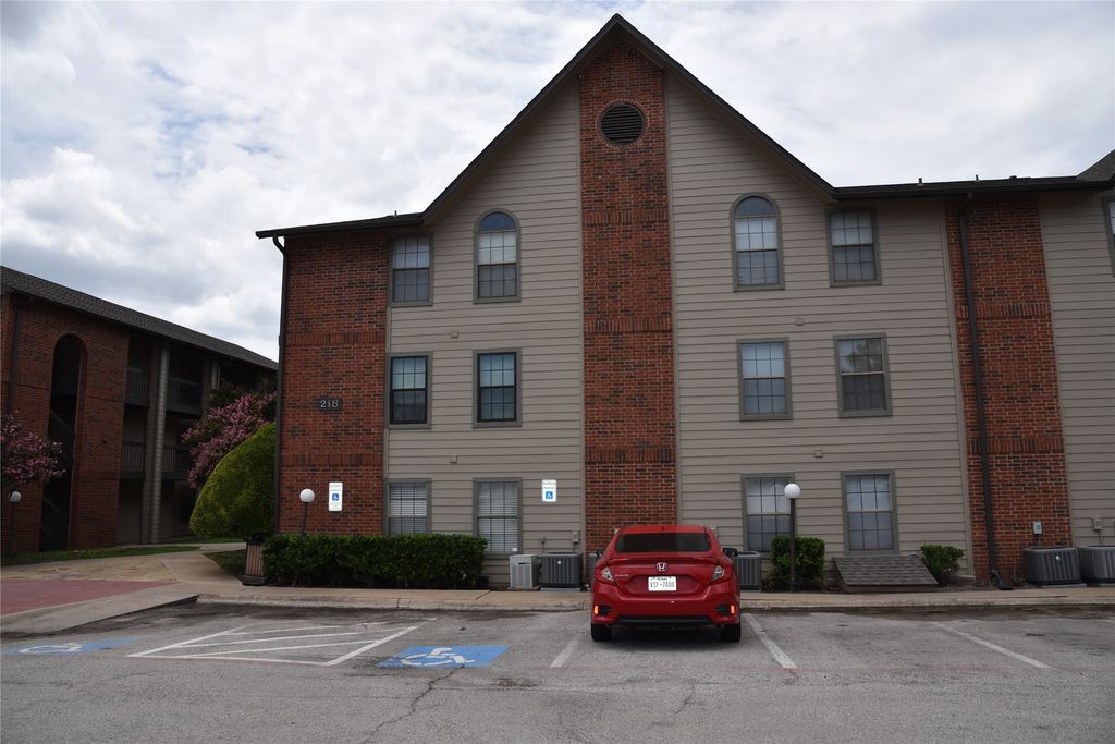 218 N Texas Boulevard 113, Denton, TX 76201