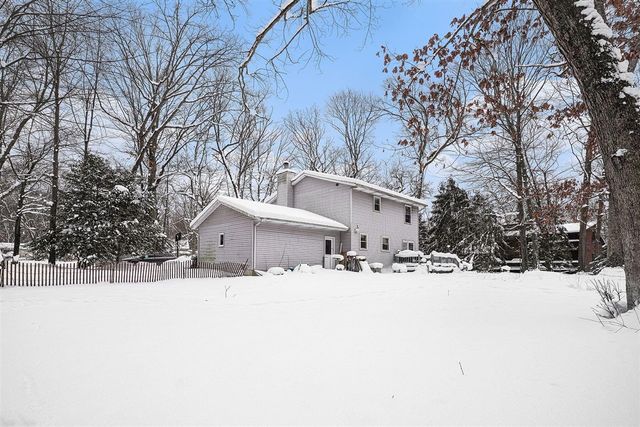 46574 33rd Street, Paw Paw, MI 49079