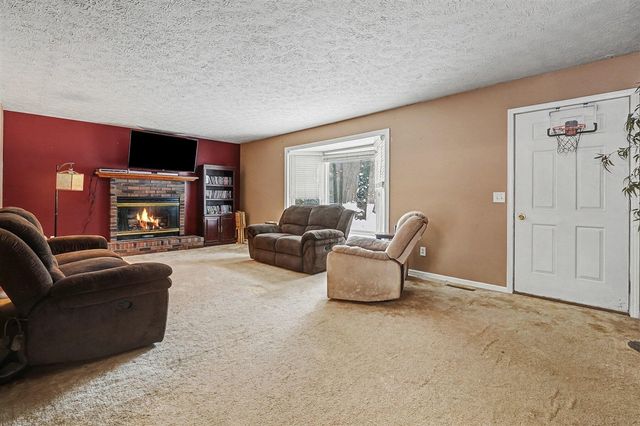 46574 33rd Street, Paw Paw, MI 49079