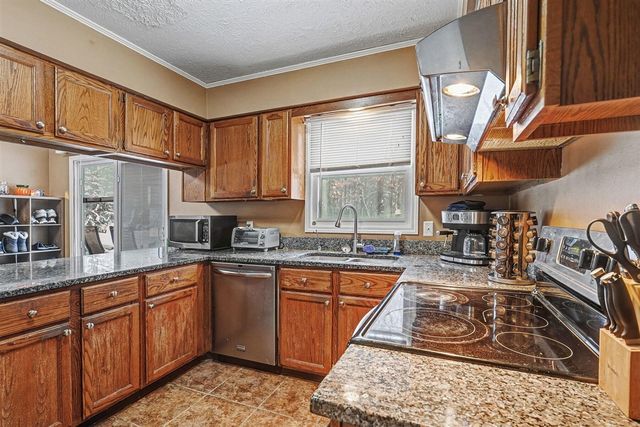 46574 33rd Street, Paw Paw, MI 49079