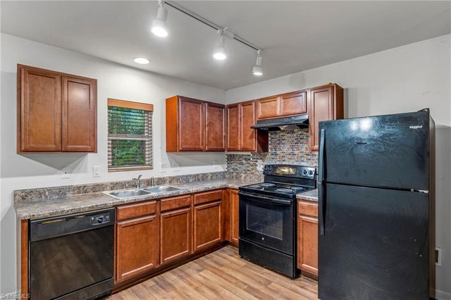 1277 Stonefield Crossing Court, Winston-salem, NC 27107