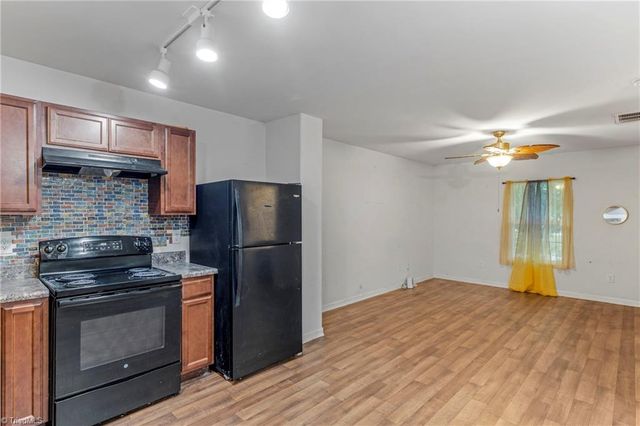 1277 Stonefield Crossing Court, Winston-salem, NC 27107