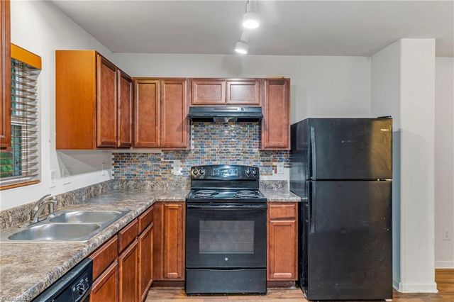 1277 Stonefield Crossing Court, Winston-salem, NC 27107