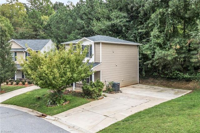 1277 Stonefield Crossing Court, Winston-salem, NC 27107