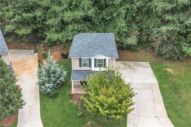 1277 Stonefield Crossing Court, Winston-salem, NC 27107