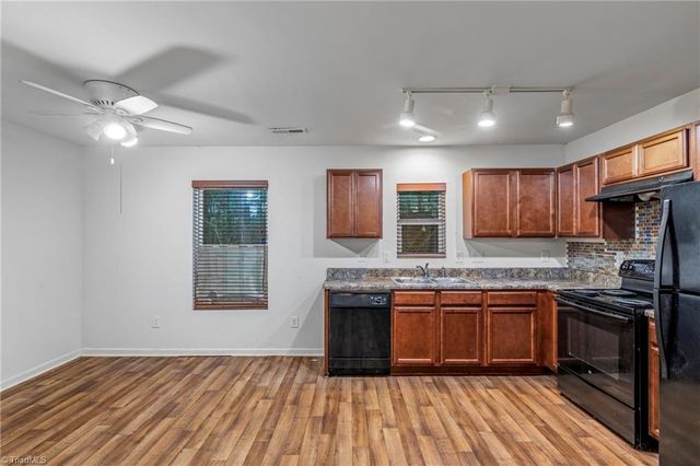 1277 Stonefield Crossing Court, Winston-salem, NC 27107
