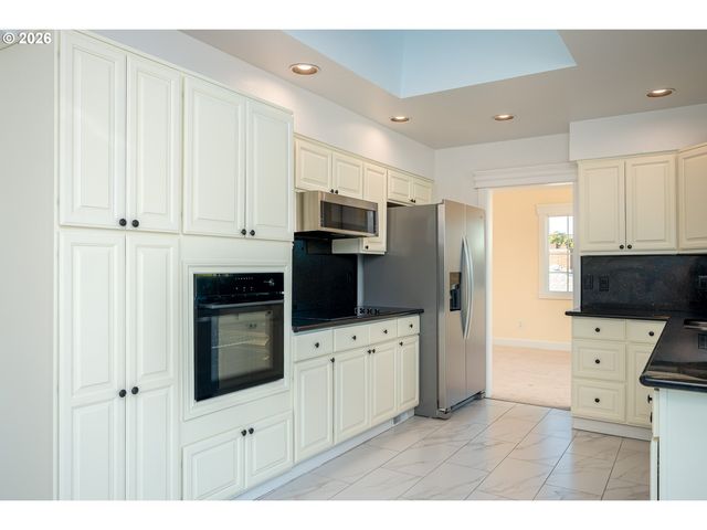 4134 Ne 131ST Pl Ne, Portland, OR 97230