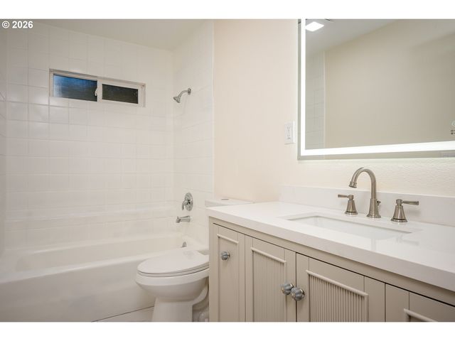 4134 Ne 131ST Pl Ne, Portland, OR 97230