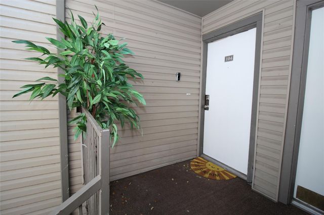9707 Richmond Avenue 104, Houston, TX 77042