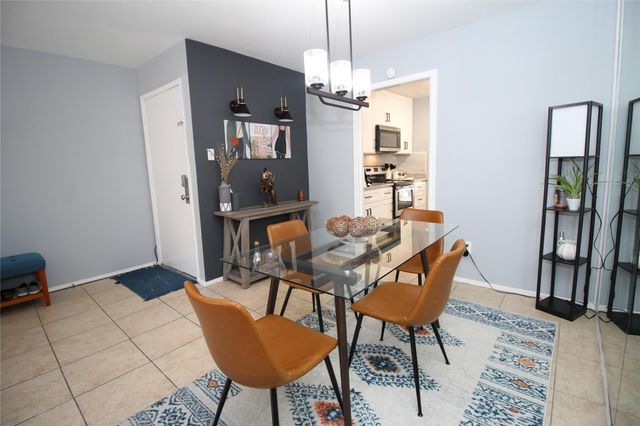 9707 Richmond Avenue 104, Houston, TX 77042