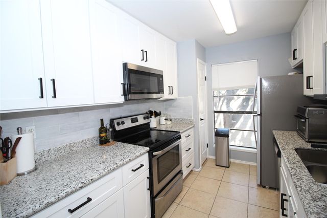 9707 Richmond Avenue 104, Houston, TX 77042