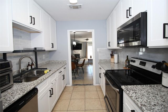 9707 Richmond Avenue 104, Houston, TX 77042