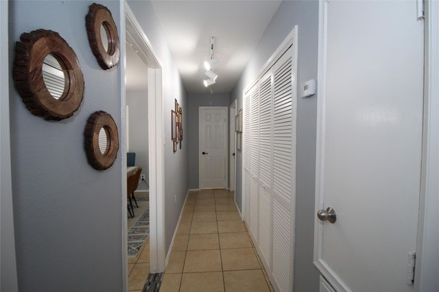 9707 Richmond Avenue 104, Houston, TX 77042