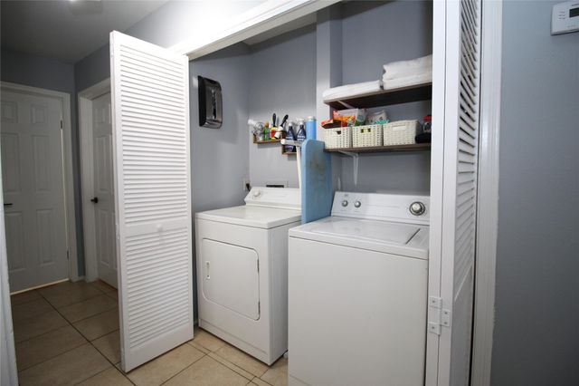 9707 Richmond Avenue 104, Houston, TX 77042