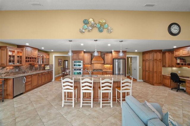 2001 ILLINOIS AVE NE, St Petersburg, FL 33703