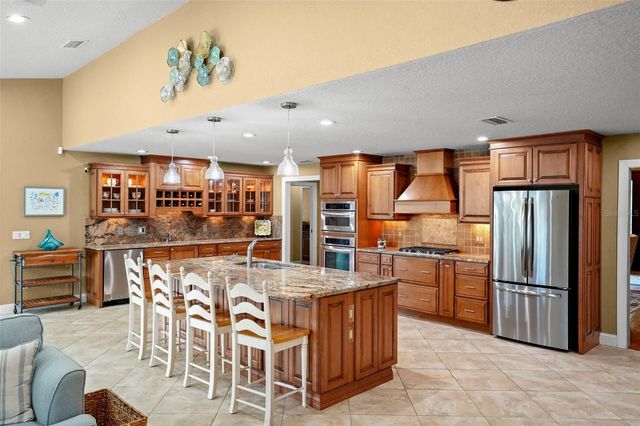 2001 ILLINOIS AVE NE, St Petersburg, FL 33703
