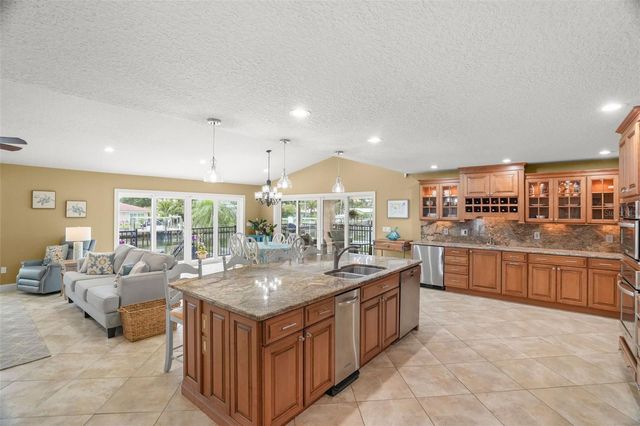 2001 ILLINOIS AVE NE, St Petersburg, FL 33703