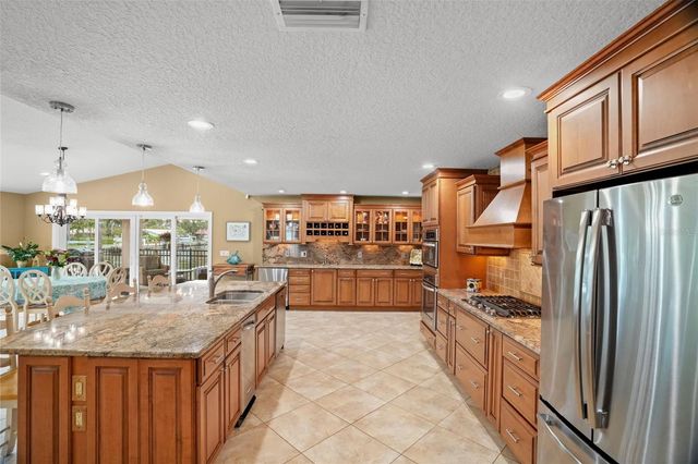 2001 ILLINOIS AVE NE, St Petersburg, FL 33703