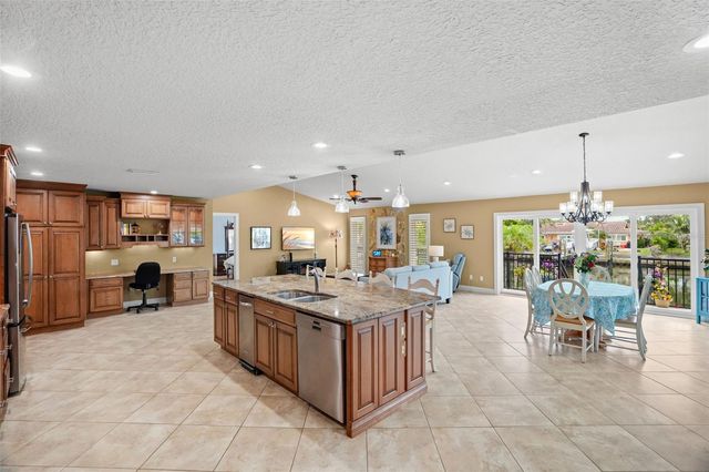 2001 ILLINOIS AVE NE, St Petersburg, FL 33703