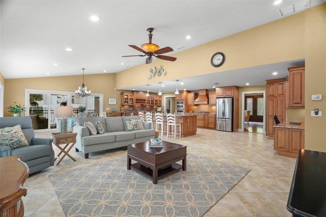 2001 ILLINOIS AVE NE, St Petersburg, FL 33703
