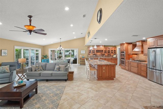 2001 ILLINOIS AVE NE, St Petersburg, FL 33703