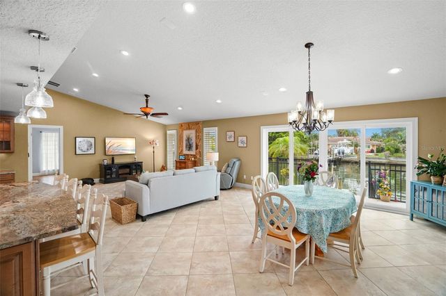 2001 ILLINOIS AVE NE, St Petersburg, FL 33703