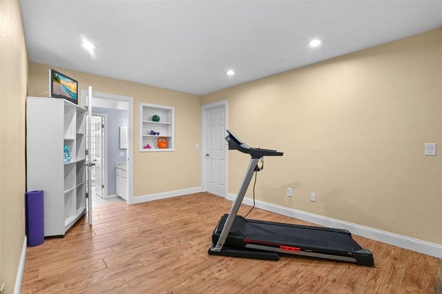 2001 ILLINOIS AVE NE, St Petersburg, FL 33703