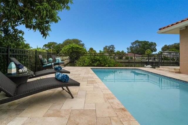 2001 ILLINOIS AVE NE, St Petersburg, FL 33703
