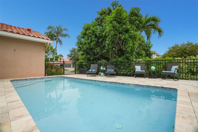 2001 ILLINOIS AVE NE, St Petersburg, FL 33703