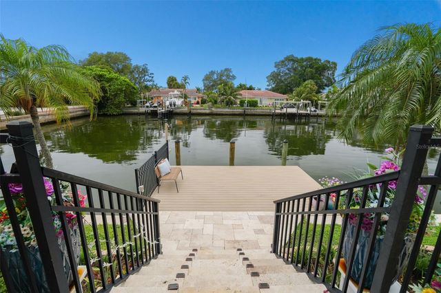 2001 ILLINOIS AVE NE, St Petersburg, FL 33703