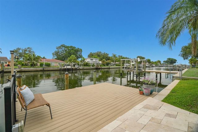 2001 ILLINOIS AVE NE, St Petersburg, FL 33703