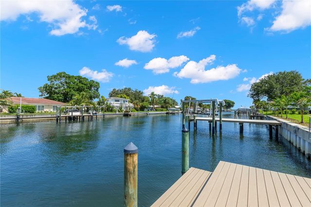 2001 ILLINOIS AVE NE, St Petersburg, FL 33703