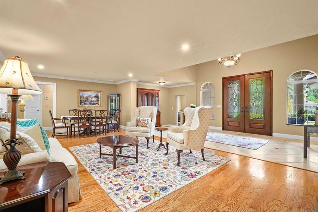 2001 ILLINOIS AVE NE, St Petersburg, FL 33703