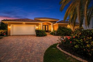 2001 ILLINOIS AVE NE, St Petersburg, FL 33703