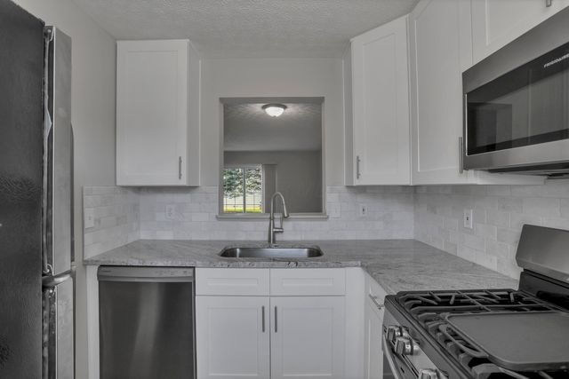 9170 Parkbury Lane, Lewis Center, OH 43035