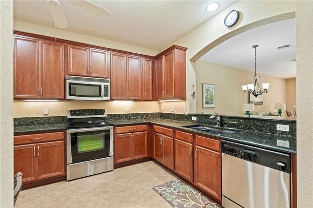 6405 Oxford Circle 102B, Vero Beach, FL 32966